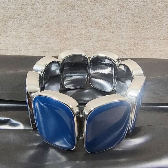Elegant Silver and Blue Stretch Bracelet - Picture 1 of 4